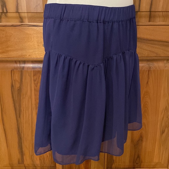 BCBGeneration - Short Purple Chiffon Flowy Mini Skirt with Pockets! EUC - M - Picture 5 of 8